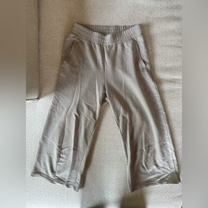 Aritzia Wilfred Free Crop Flare Sweatpant. Size SMALL. Color Grey.